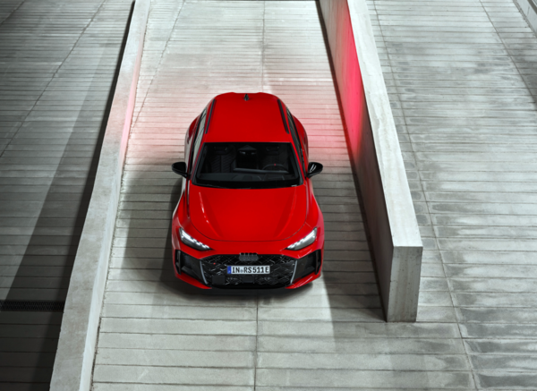 신형 아우디 RS5 플러그인 하이브리드 외관 및 기술 이미지